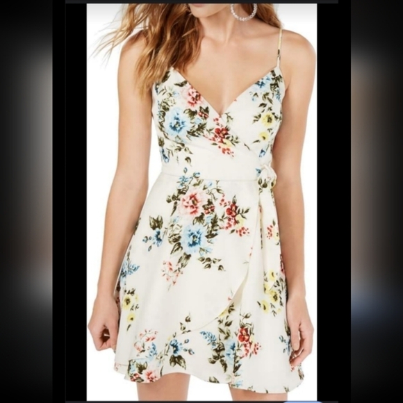 Trixxi Dresses & Skirts - Trixxi fit and flare mini dress floral